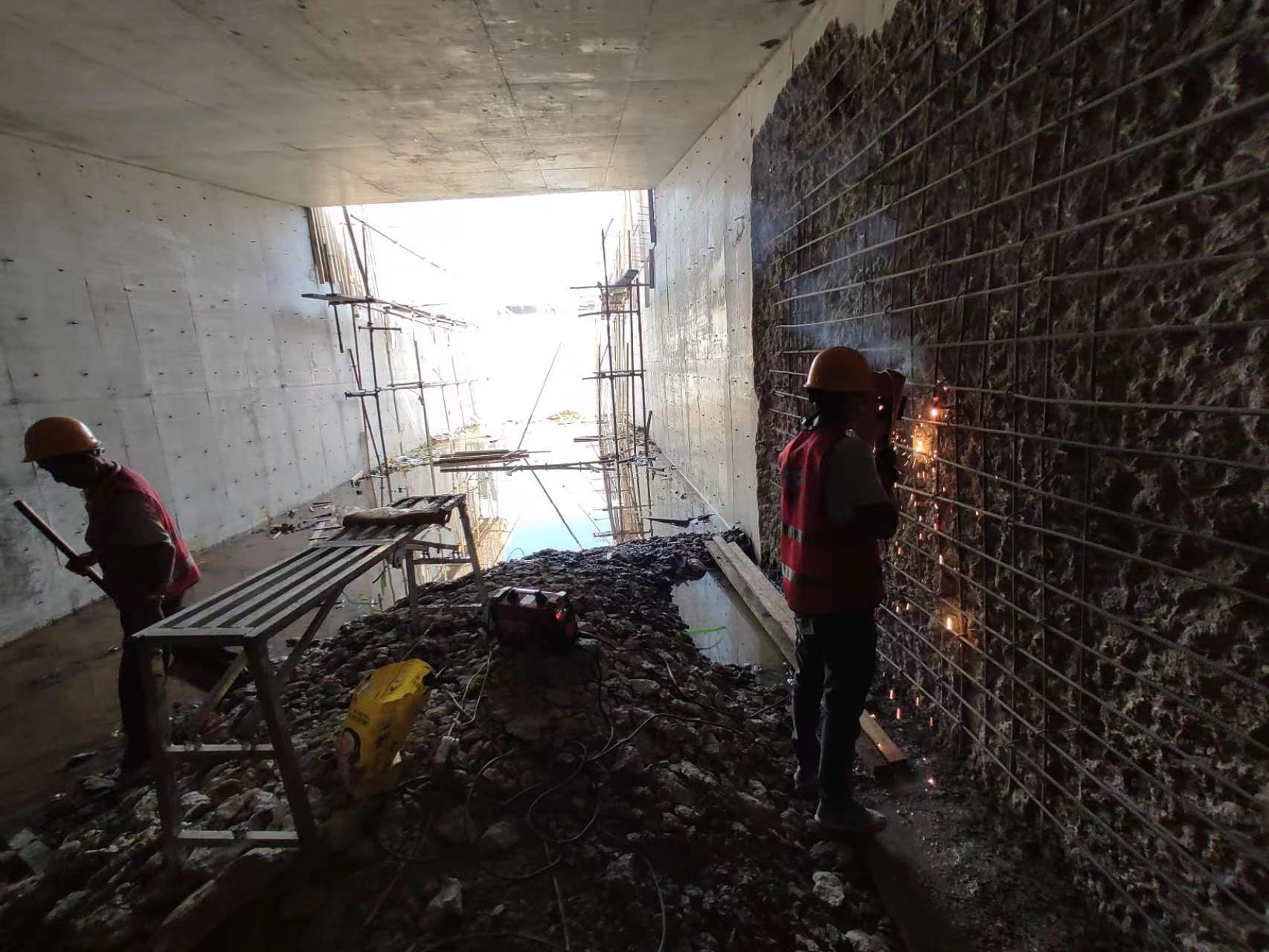池州挖断承重墙导致楼体开裂，加固施工方案出炉